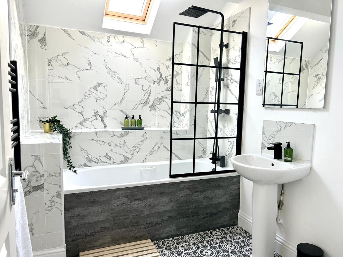 The Town House, Whole House Suitable For Contractors And Families マーケット・ハーバラ エクステリア 写真